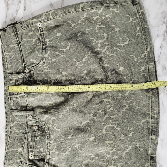 American Eagle Outfitters Olive Mini Skirt - Picture 6 of 7
